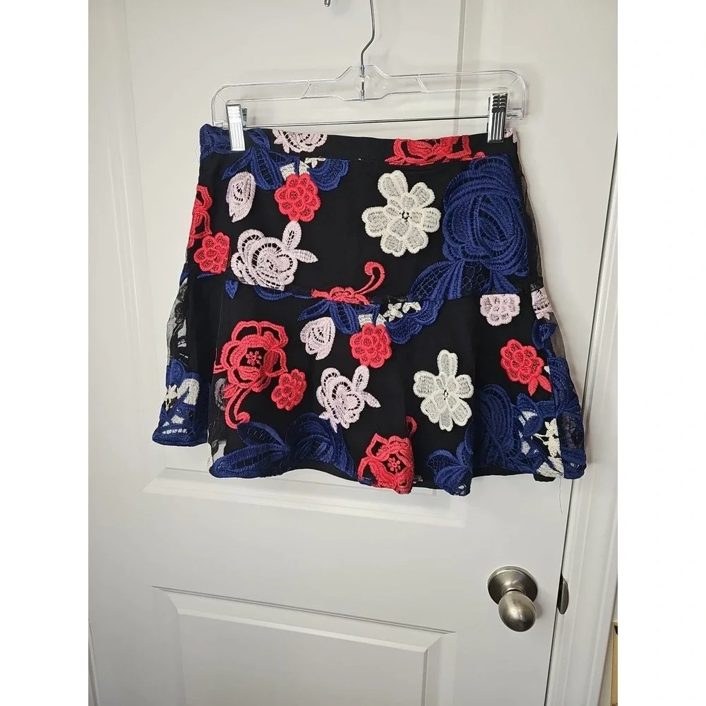 Devlin‎ Women's Floral Embroidered Mini Skater Skirt Size 4